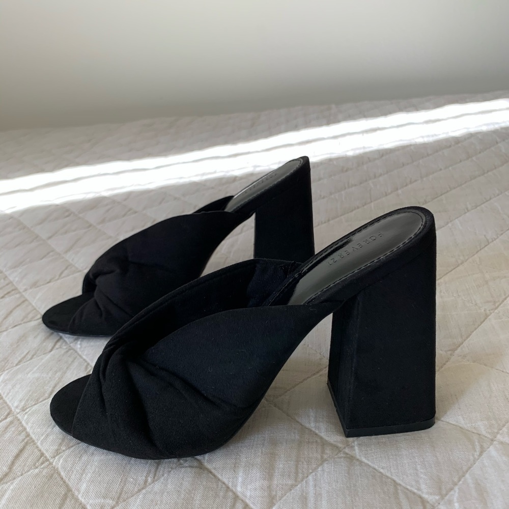 NWT Forever21 Black Crossover Suede Mules Heels